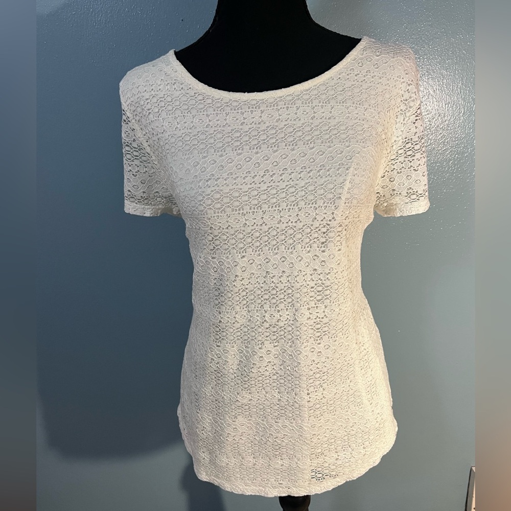 Leo & Nicole white lace short sleeve top